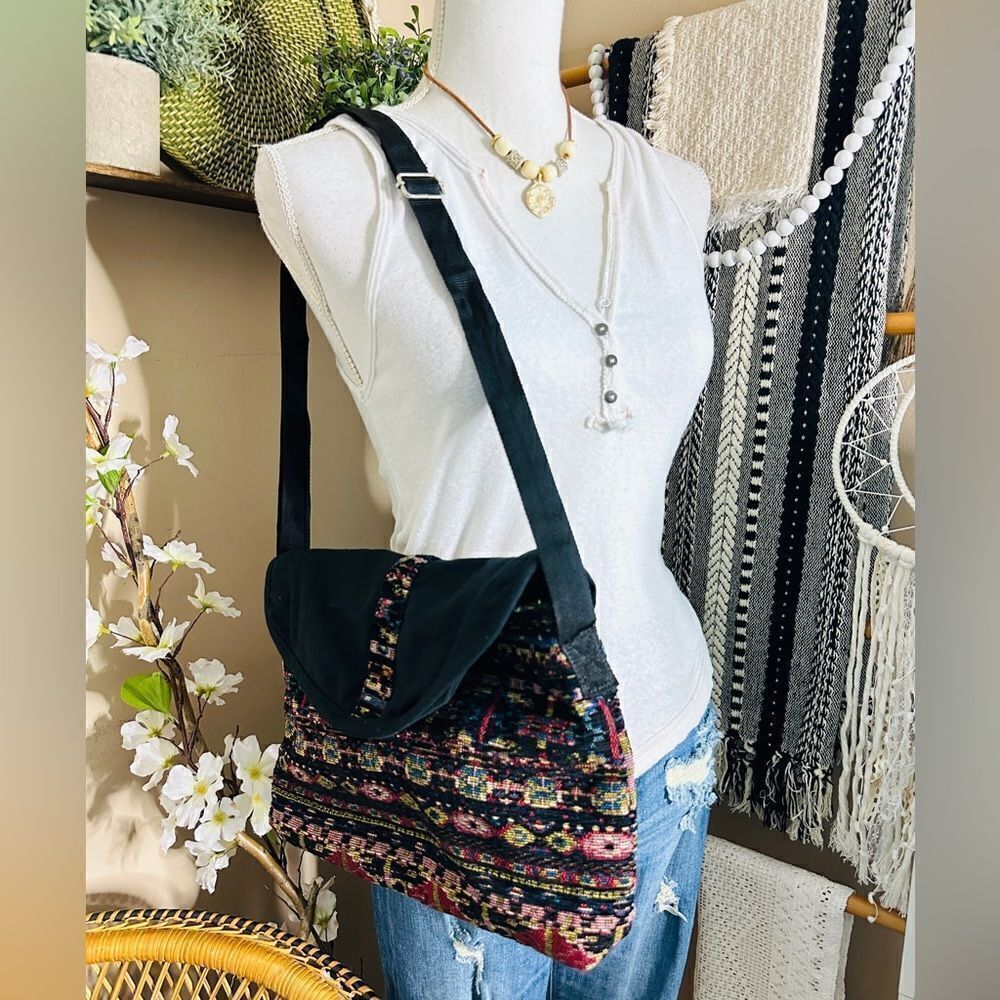 New with Tags Canyon Sky Southwestern Aztec Jacquard Shoulder Bag